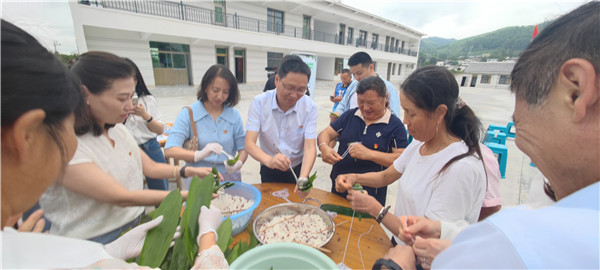 2023-6-21  貴州陽光產(chǎn)權(quán)交易所開展我們的節(jié)日·端午節(jié)主題實(shí)踐活動(dòng)暨鄉(xiāng)村振興調(diào)研活動(dòng)8.jpg