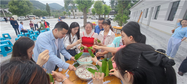 2023-6-21  貴州陽光產(chǎn)權(quán)交易所開展我們的節(jié)日·端午節(jié)主題實(shí)踐活動(dòng)暨鄉(xiāng)村振興調(diào)研活動(dòng)10.jpg