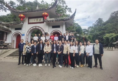 弘揚(yáng)愛國主義精神  強(qiáng)化責(zé)任擔(dān)當(dāng)意識——貴州陽光產(chǎn)權(quán)交易所基層黨組織開展主題黨日活動(dòng)