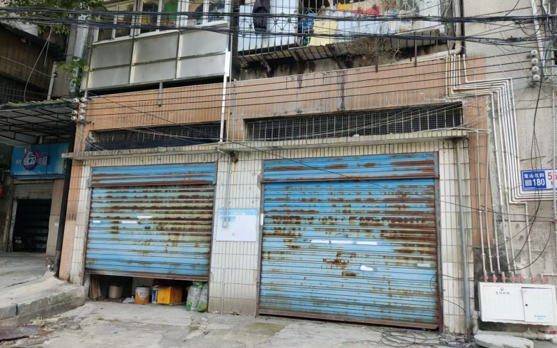 貴州省機(jī)關(guān)事務(wù)管理局國有資產(chǎn)管理服務(wù)中心貴陽市云巖區(qū)寶山北路180號55棟一單元1樓最左側(cè)2間車庫招租